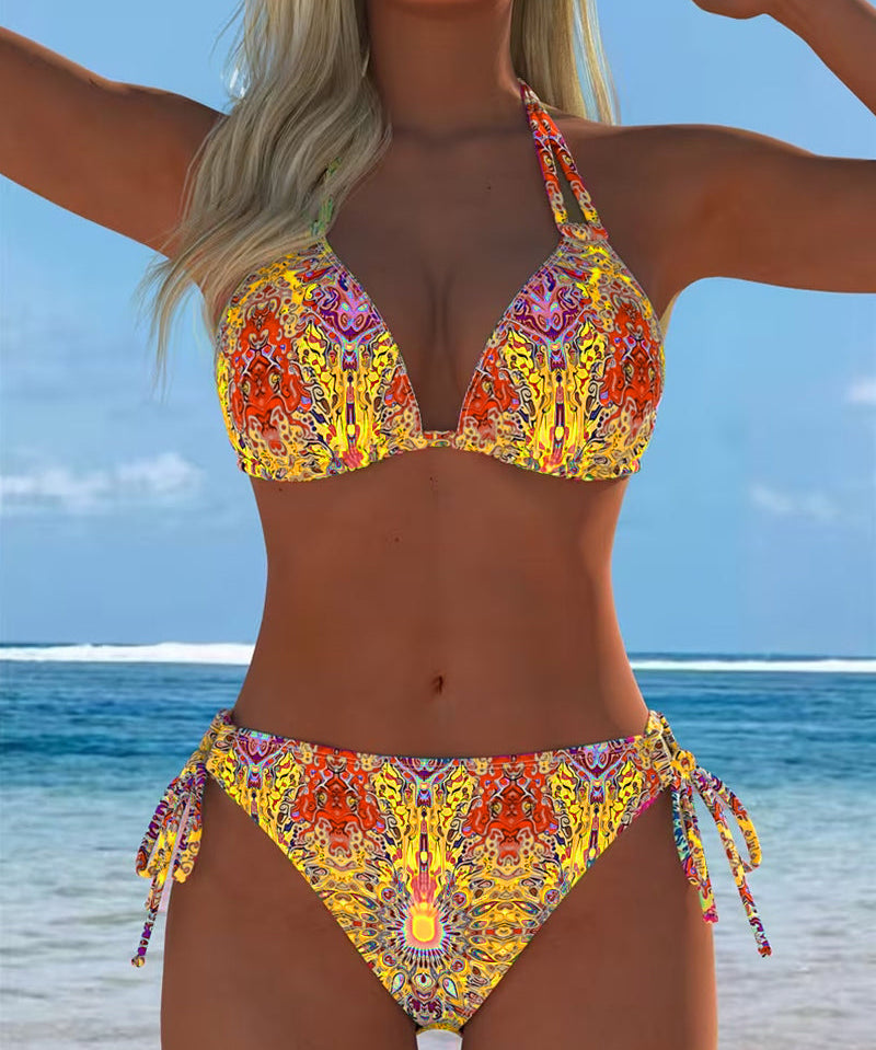 "Krāsains Bikini ar Kakla Siksniņu" can be rewritten as "Krāsains Bikini ar Kakla Siksniņu Dizains".